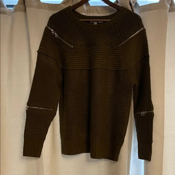 Like new sweater with zippers! - Picture 2 of 8